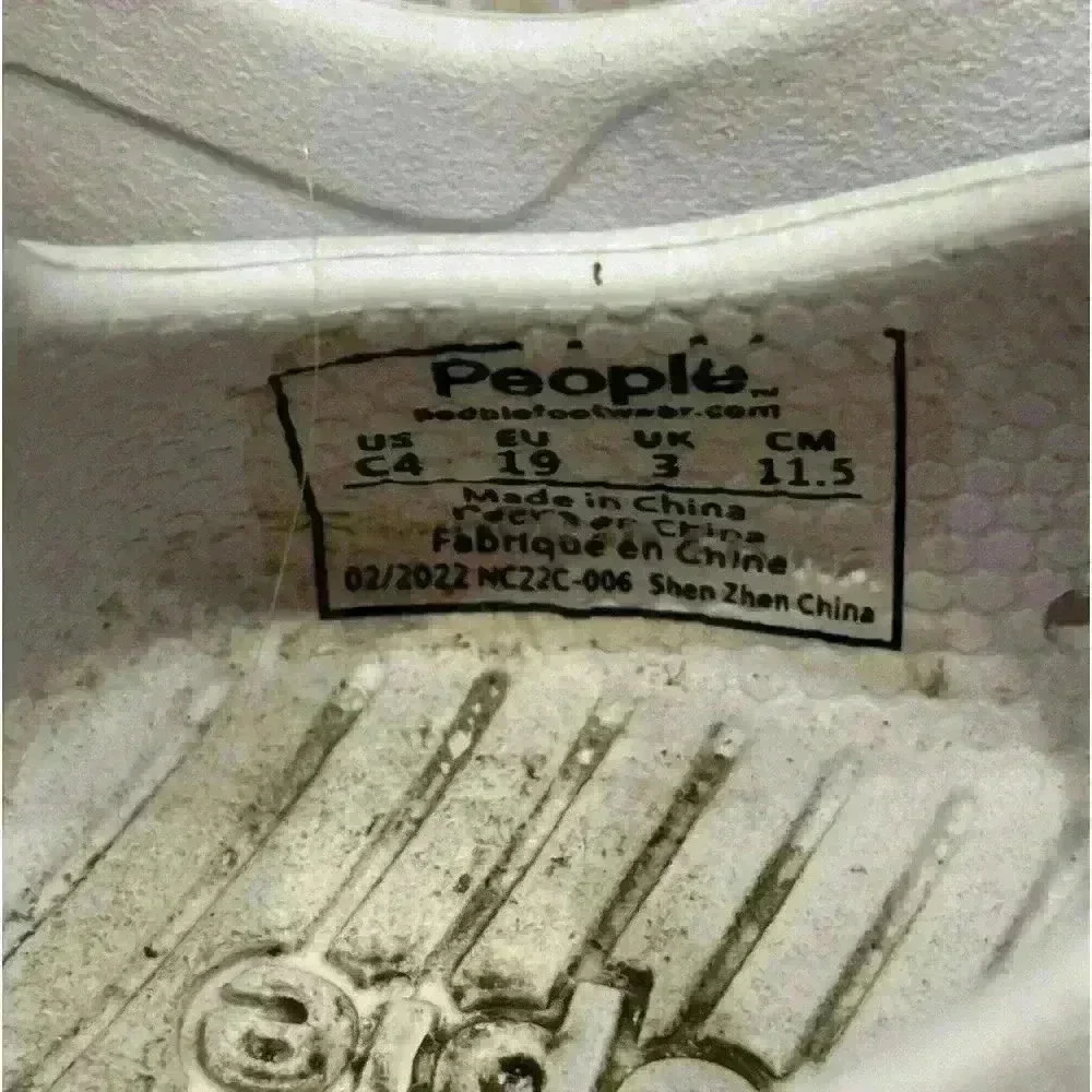 People toddler white shoes size 4
